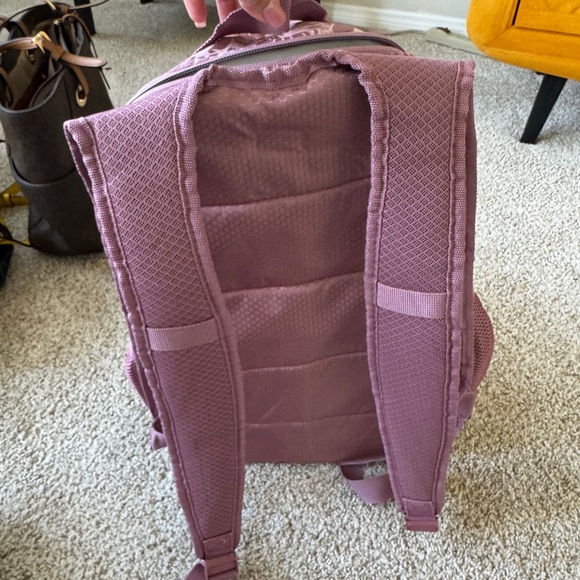 SENITA Workout/Travel roomy backpack - Picture 3 of 7